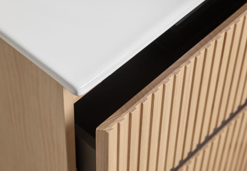 Ensemble de meubles de salle de bains en bois massif rainuré Alpes 7 Bruntec détail 4