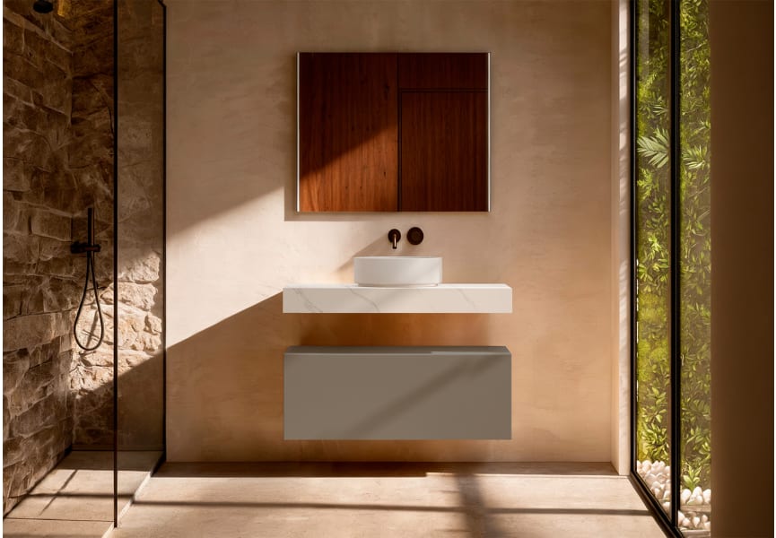 Meuble de salle de bains avec plan de toilette en HPL résine de 10 cm, finition en marbre « Cala », avec caisson « Nomade » de Visobath principal 9