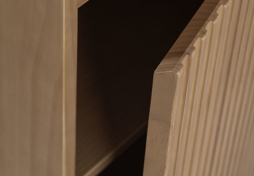 Colonne de salle de bains rainurée en bois massif Alpes 5 Bruntec détail 6