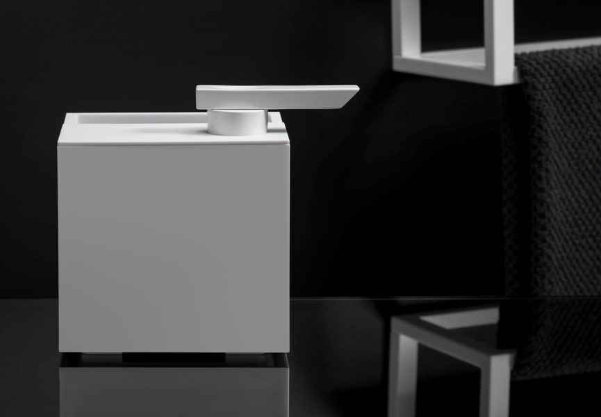 Le distributeur de savon et porte-brosse à dents The Grid Cosmic détail 2