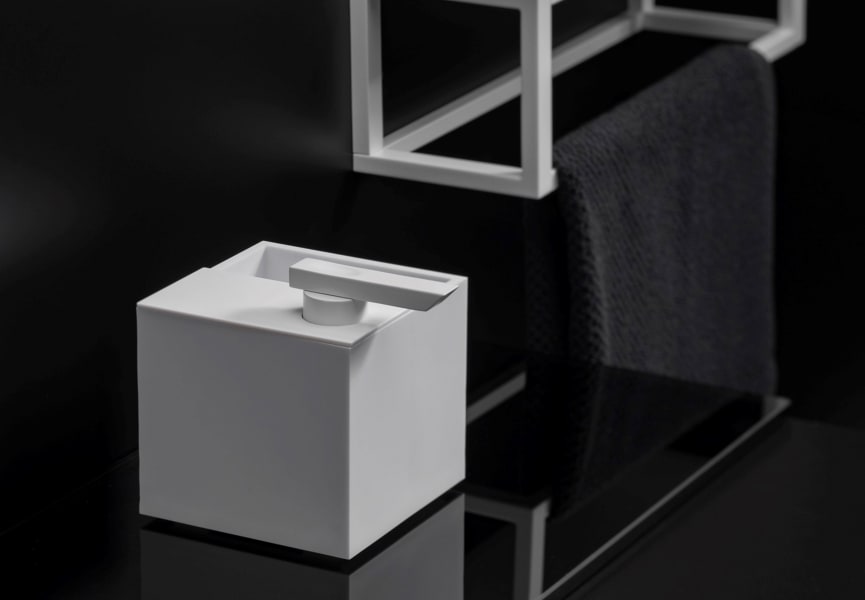 Le distributeur de savon et porte-brosse à dents The Grid Cosmic détail 4