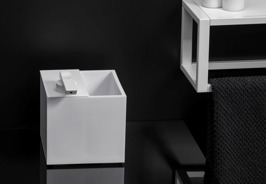 Le distributeur de savon et porte-brosse à dents The Grid Cosmic détail 3