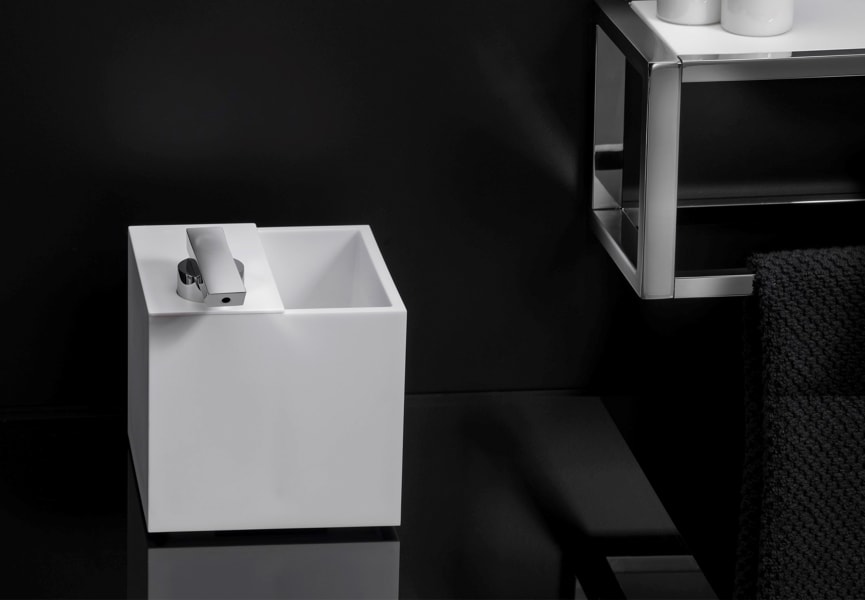 Le distributeur de savon et porte-brosse à dents The Grid Cosmic environnement 2