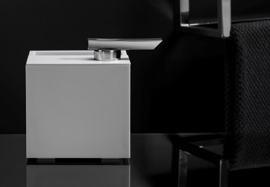 Le distributeur de savon et porte-brosse à dents The Grid Cosmic détail 1