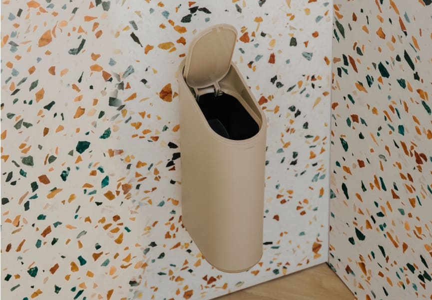 Ensemble brosse à toilettes et corbeille à papier Cosmic Flat détail 5