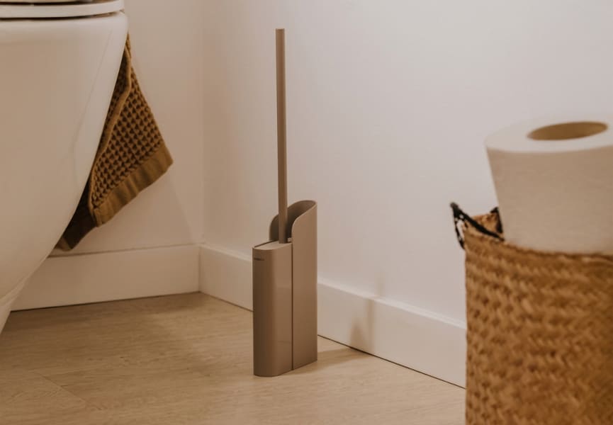 Ensemble brosse à toilettes et corbeille à papier Cosmic Flat environnement 12