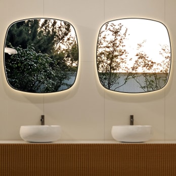 Miroir de salle de bains avec l'éclairage LED « Catania » de Ledimex