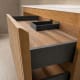 Ensemble de meuble de salle de bains avec lavabo en Solid Surface « Duna » de Bruntec détail 12