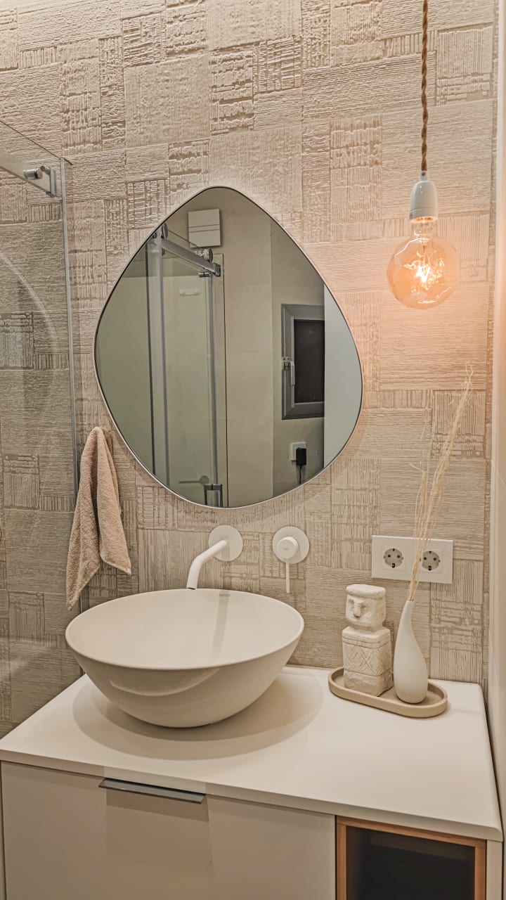 Meuble de salle de bains avec plan de toilette en bois Vintass Campoaras environnement 5