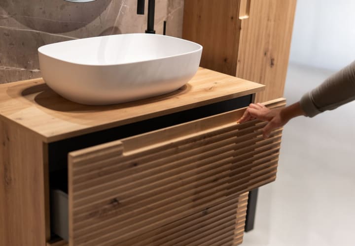 Meuble de salle de bains avec plan de toilette hydrofuge Kyoto Viso détail 15