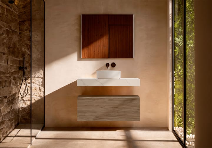 Meuble de salle de bains avec plan de toilette en HPL résine de 10 cm, finition en marbre « Cala », avec caisson « Nomade » de Visobath principal 3