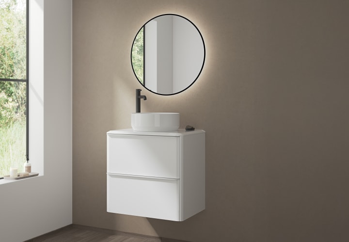 Meuble de salle de bains avec plan de toilette en résine blanche Dai Top Royo environnement 4