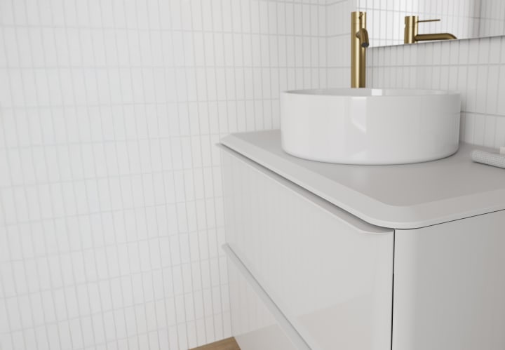Meuble de salle de bains avec plan de toilette en résine blanche Dai Top Royo détail 3