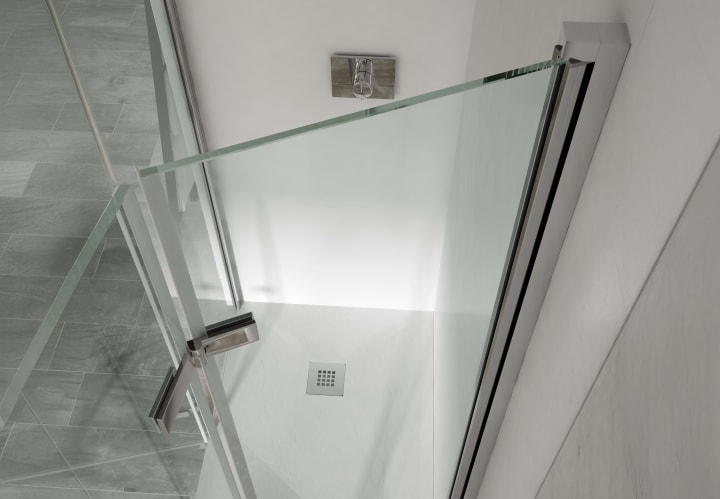 Bruntec Paroi de douche spacieuse sur mesure détail 3