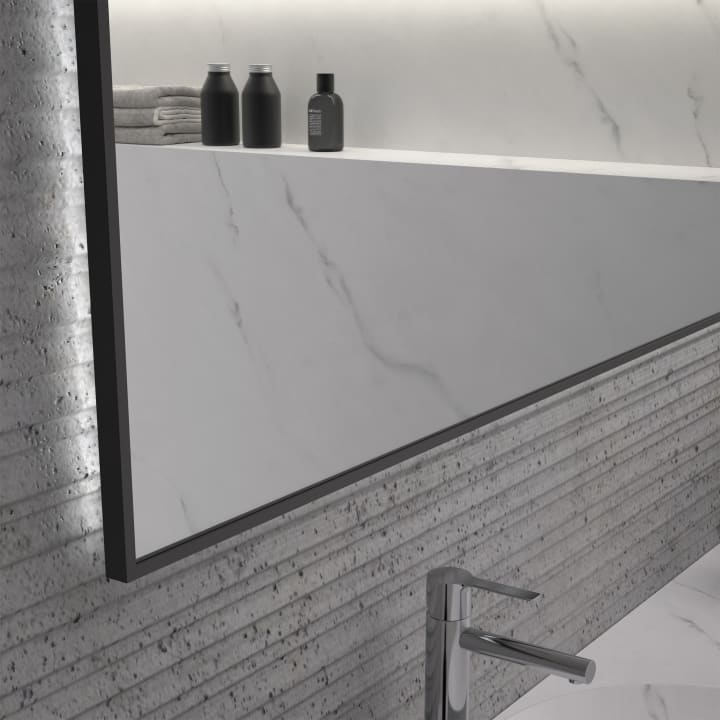 Miroir de salle de bains avec éclairage LED Chypre Eurobath détail 1